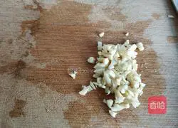 Illustration of how to make fried shredded pork with enoki mushrooms 3