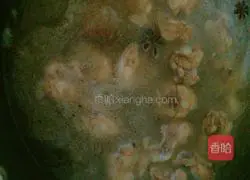 Illustration of how to make chestnut roasted chicken legs 5