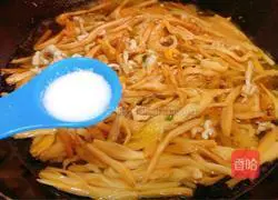 Illustration of how to make daylily stir-fried shredded pork 10