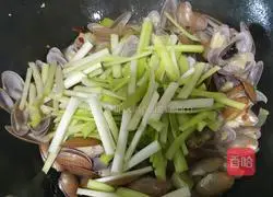 Illustration of how to stir-fry melon seeds 10