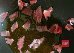 Illustration of how to stir-fry meat with garlic moss 3