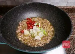 Illustration of how to make ginger-fried duck shreds 8