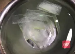 Illustration of how to make crystal winter melon rolls 8