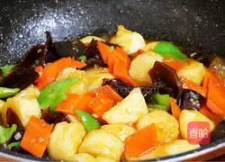 Illustration of home-style scrambled egg and tofu bento 11