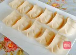 Illustration of how to make leek and pork dumplings 13