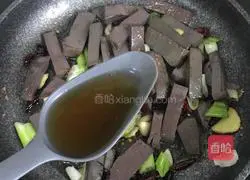 Illustration of how to make spicy fried sheep blood 8