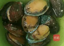 Illustration of how to make fried abalone with asparagus 1