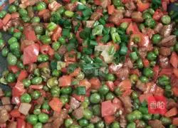 Illustration of how to make fried peas and steak 10