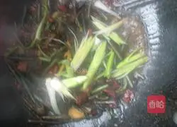 Illustration of how to make fried bracken and bacon 16