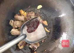 Illustration of how to make pork ribs and stewed potatoes 8