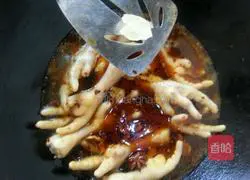 Illustration of how to make braised chicken feet 8