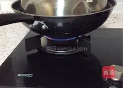 Illustration of how to make golden fried chicken wings 1