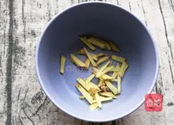 Illustration of how to cook silver pomfret with sauce 4