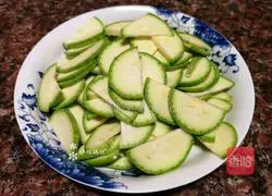 Illustration of how to make fried zucchini with tomatoes 3