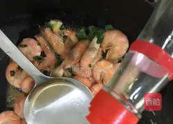 Illustration of Braised Jiwei Shrimp 4