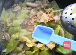 Illustration of how to make fried meat with green bamboo shoots 8