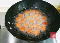 Illustration of how to make golden meatballs 15