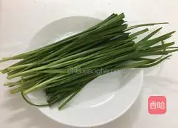 Illustration of how to make fried eggs with leeks 1