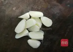 Illustration of how to stir-fry bacon with king oyster mushroom 6