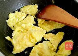 Fried fungus with tomatoes and eggs Illustration of how to do it 7