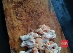 Illustration of how to make the lazy version of braised chicken legs 1