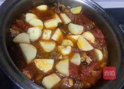 Illustration of how to stew beef brisket with tomatoes and potatoes 8