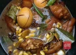 Soybean braised pig's trotters recipe 6
