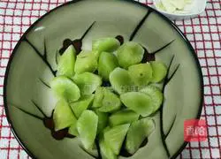 Instant green bamboo shoots in ten minutes Illustration of how to make fried sausage 1