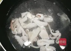 Illustration of how to make fried squid with leeks 2