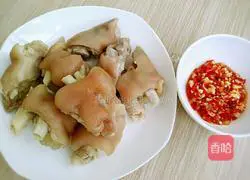 Illustration of how to make pork trotters with chopped pepper 7 