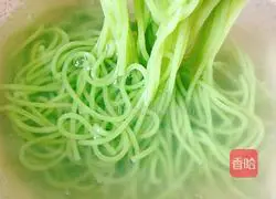 Noodle chicken cake recipe illustration 4