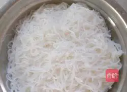 Illustration of how to make braised vermicelli with peanut chicken and diced vermicelli 6