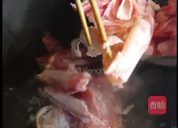 Fried mutton rolls with green onions Practice illustration 3