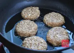 Illustration of how to make pan-fried lotus root cake 9