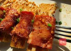 Illustration of how to make enoki mushroom bacon rolls 8