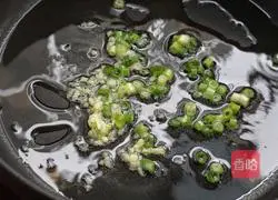 Illustration of how to make fried pork slices with cumin and onion 5