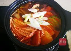 Illustration of how to make spicy cabbage dumpling pot 13