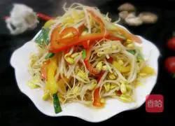 Illustration of how to stir-fry bean sprouts with colored peppers 6