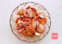 Illustration of how to make steamed king oyster mushrooms with fermented bean curd and wing roots 7