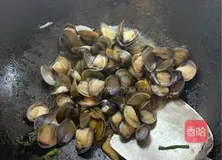Illustration of how to make stir-fried clams 2