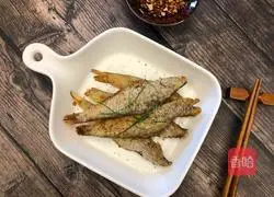 Illustration of how to make dry-fried white-scaled fish 8