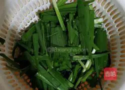 Illustration of how to make fried squid with leeks 3