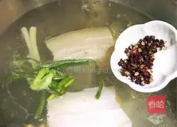 Sichuan - Illustration of how to make garlic white meat 3