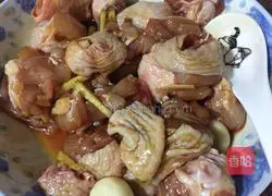 Illustration of how to make golden chestnut chicken 1