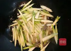 Illustration of how to make asparagus minced meat 8