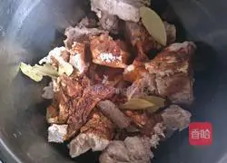 Illustration of how to make soy sauce bones 4