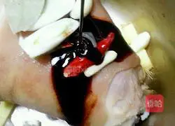 Illustration of how to make secret sauce elbow 5