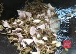 Illustration of how to make fried pork with beans and beans 5