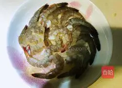 Illustration of steamed prawns with garlic vermicelli 1