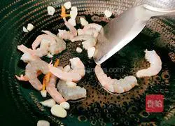 Illustration of how to make fried shrimps with leeks 8